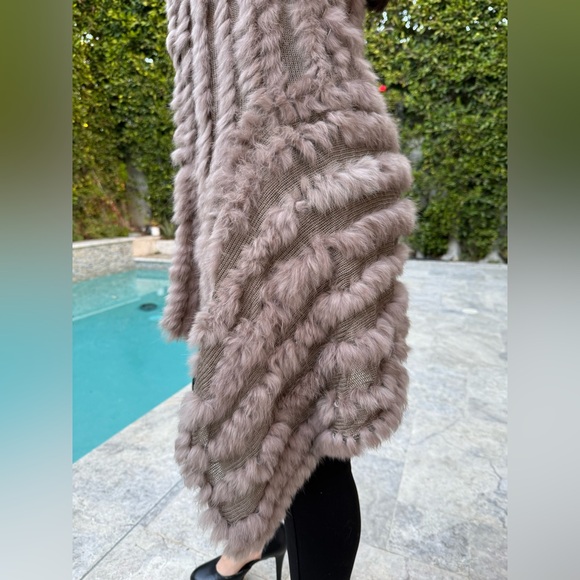 Chic long Rabbit Fur Vest in Taupe - Picture 5 of 5